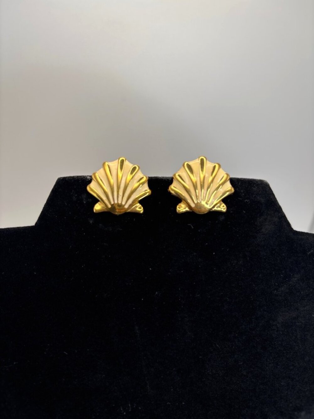 Monet Vintage Gold Tone Cream Enamel Shell Scalloped Clip On Earrings